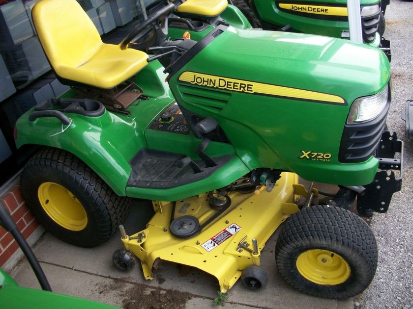 JOHN DEERE X720 GARDEN TRACTOR WITH A 54 INCH MOWER DECK  