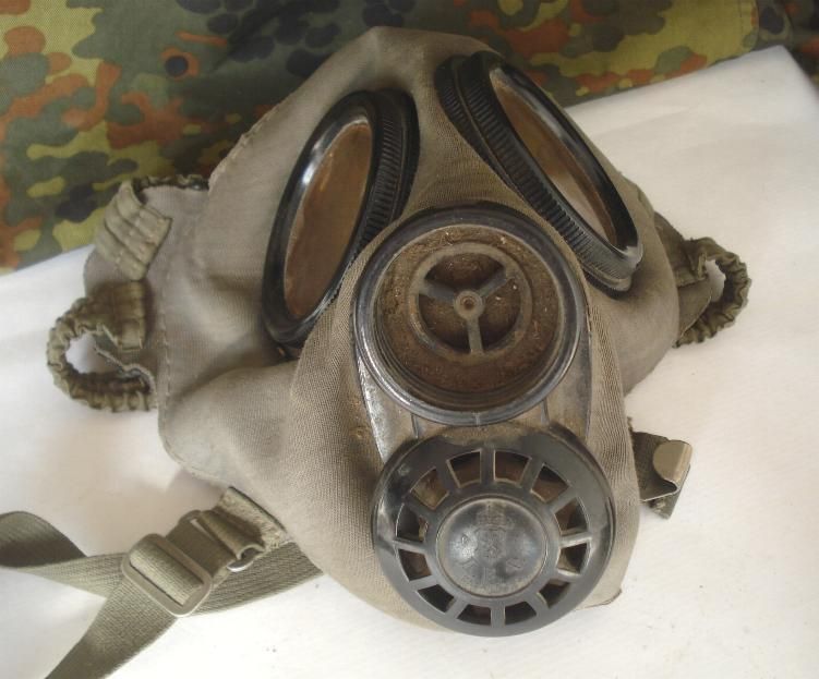 WWII 1941 ORIGINAL GERMAN ALLY GAS MASK w/CANVAS POUCH  