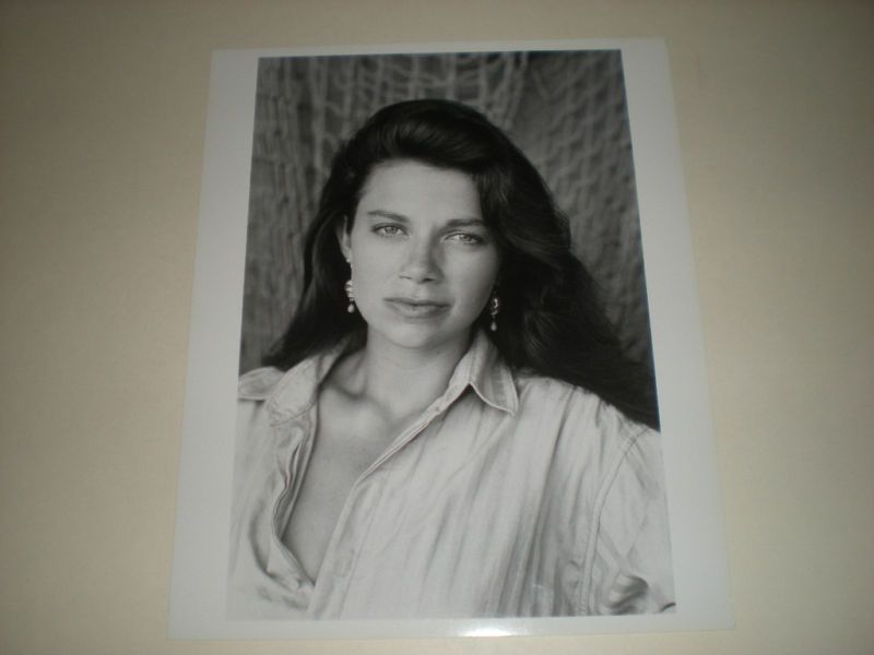 JUSTINE BATEMAN   SATISFACTION   GALLERY B/W   1988 1  