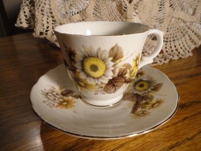 VINTAGE CROWN STAFFORDSHIRE BONE CHINA TEA CUP /SAUCER  