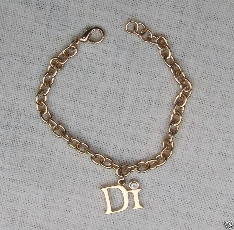 VINTAGE GOLD TONED METAL DI BRACELET  