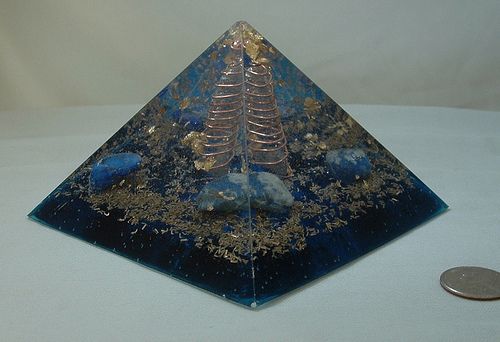 lapis lazuli relates to the throat chakra