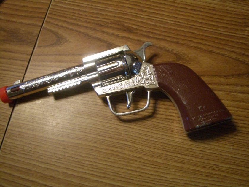 NICE VINTAGE PLASTIC COWBOY GUN  