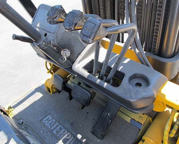 CATERPILLAR GC25 *5,000 LB CAPACITY* PROPANE POWERED FORKLIFT + SIDE 