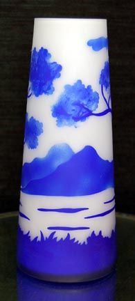 Estate Treasure. Lovely Cobalt and White Cameo Glass Landscape Scene 