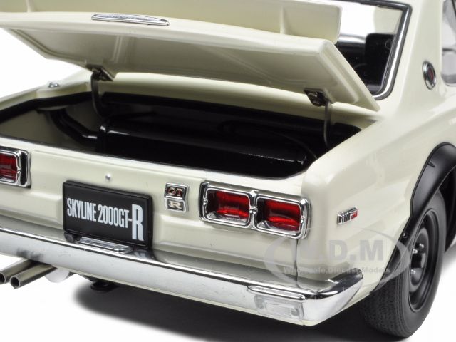   model car of 1st generation nissan skyline 2000 gt r kpgc10 white die