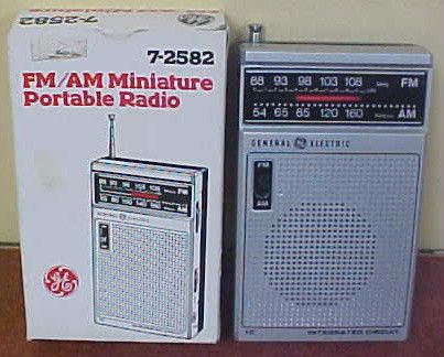   General Electric AM FM Portable Transistor Radio 7 2582D  