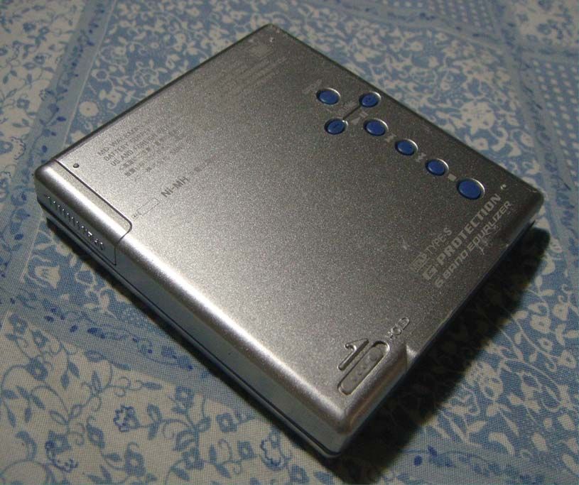 SONY MD WALKMAN PORTABLE MINIDISC PLAYER BOXED **SONY MZ E510** 6BAND 