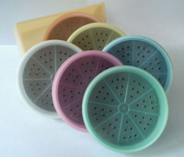 Pastel wagon wheel tupperware coaster with holder  