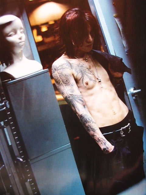 TATTOO BURST SUGIZO JAPAN Magazine January 2012 LUNA SEA X JAPAN 